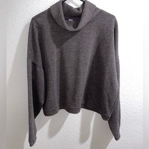 Turtleneck long sleeve crop top active sweater